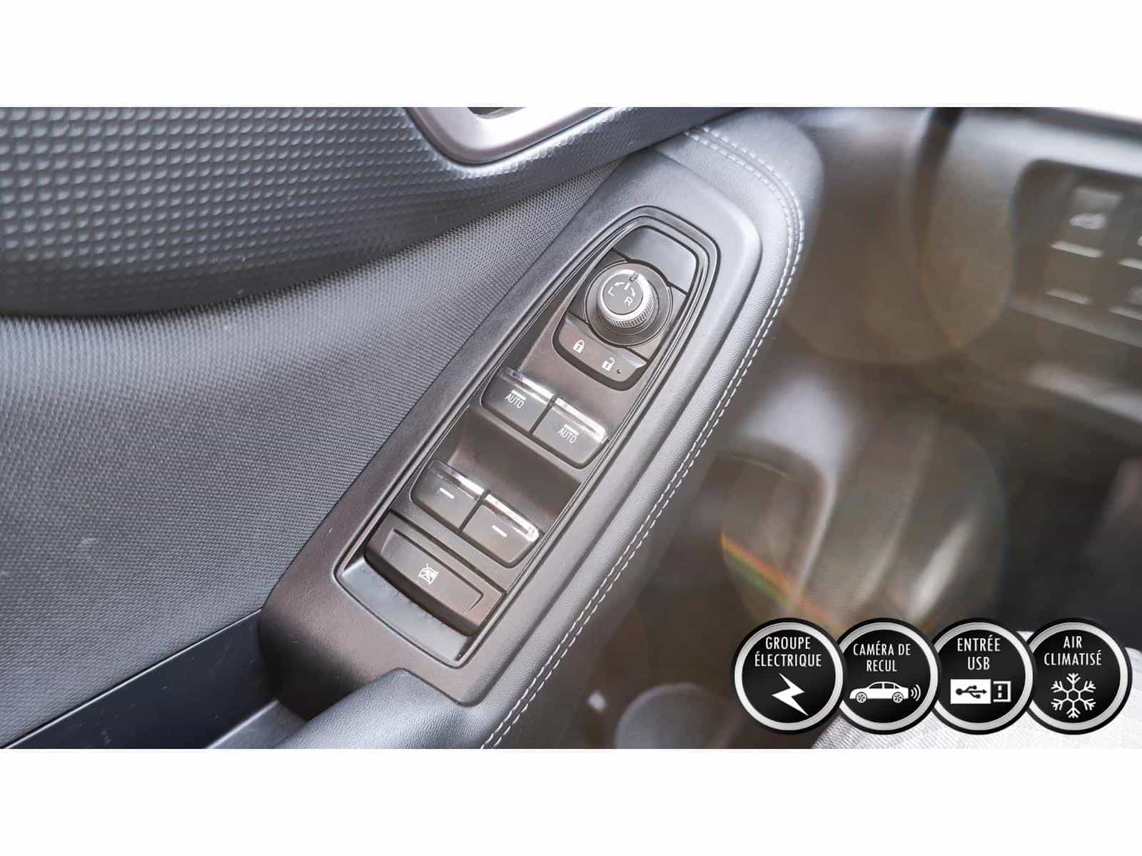 2022 Subaru Forester 2.5i Touring - Image 9