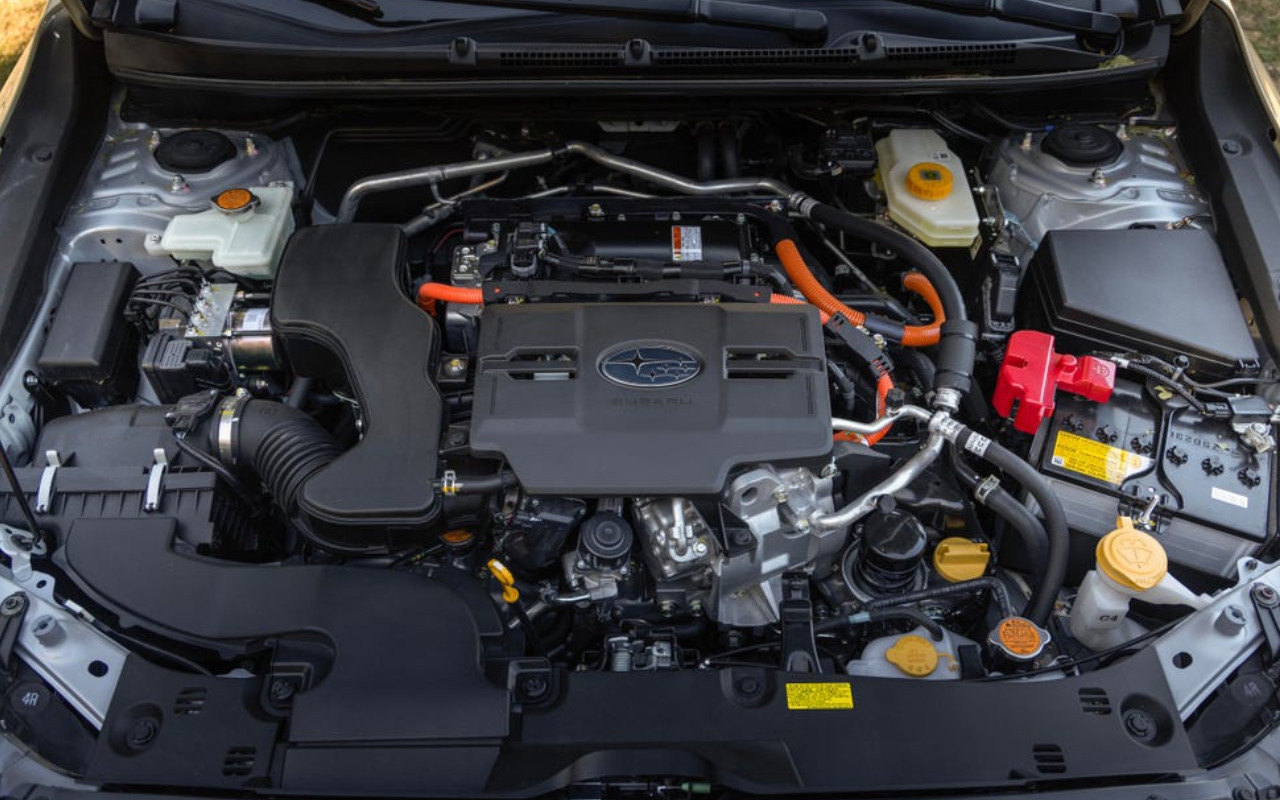 vue du moteur d'un Subaru Crosstrek hybride 2026