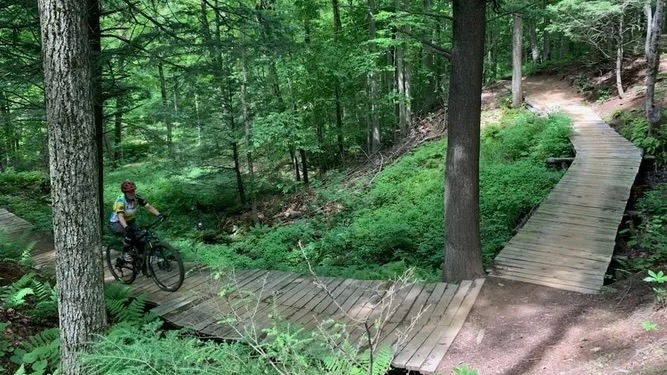 Un sentier de vélo à Lévis.