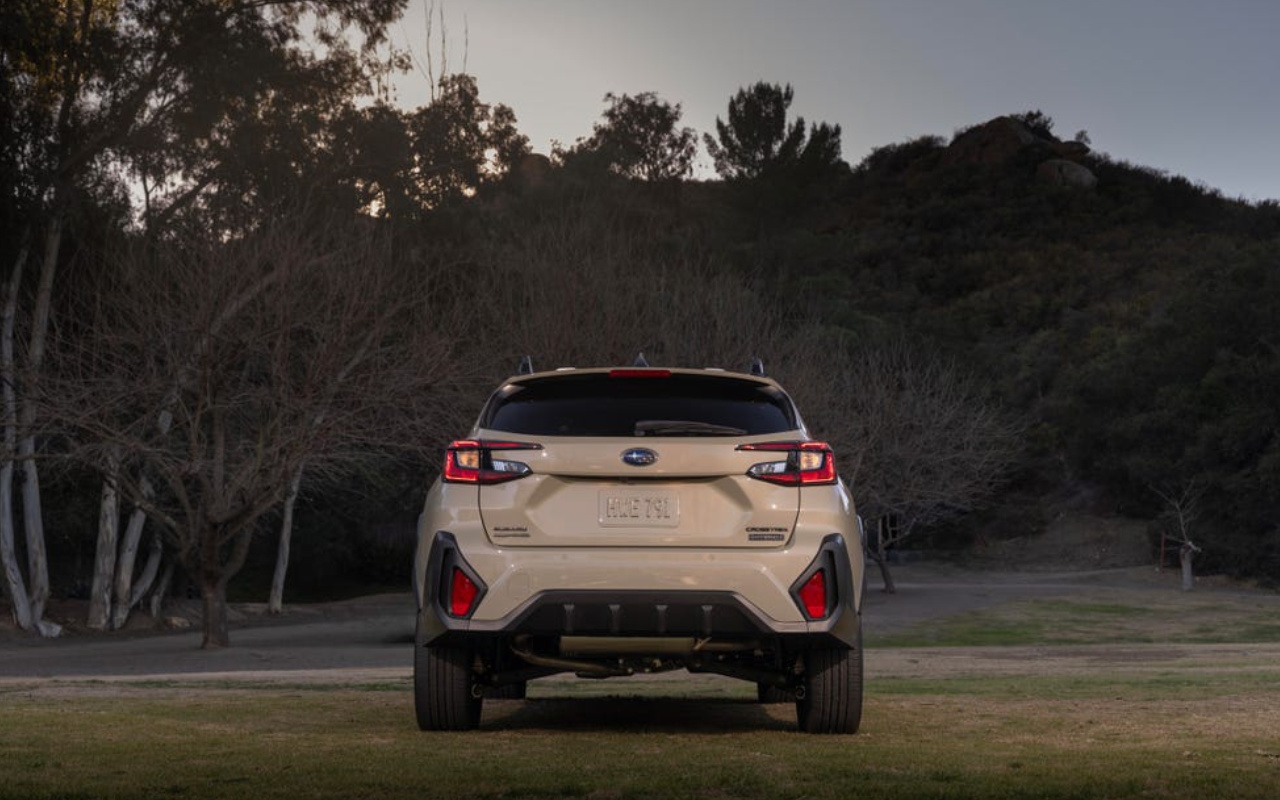 vue arrière d'un Subaru Crosstrek Hybride 2026