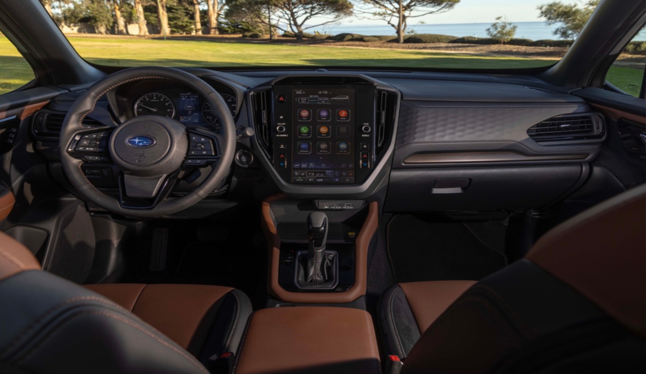 vue de l'habitacle et du tableau de bord d'une Subaru Forester 2025