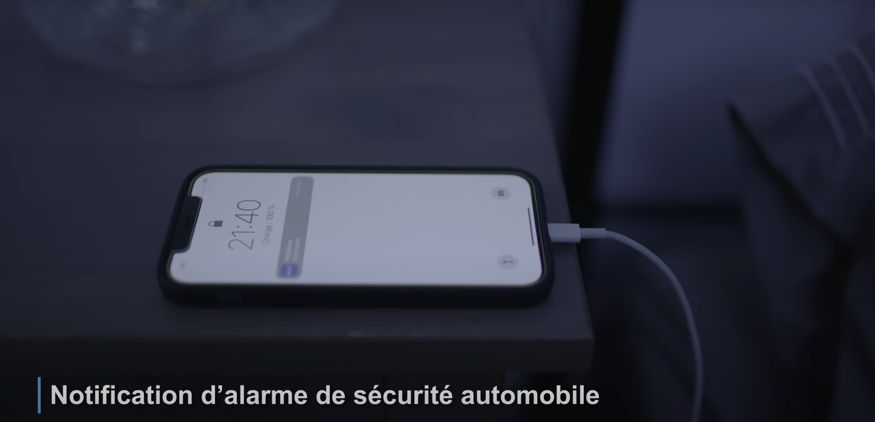 Notification d'alarme de sécurité automobile.